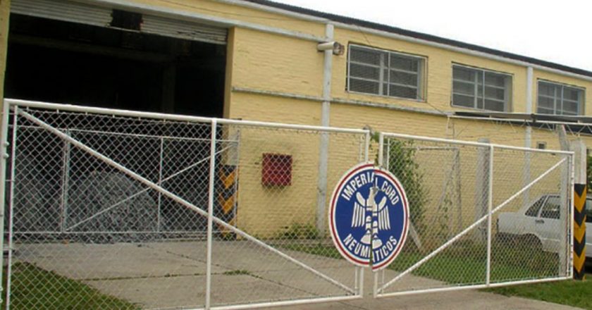 Tras cerrar con el macrismo por no poder competir con las importaciones, reabre una fábrica de neumáticos