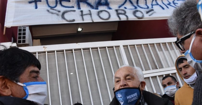 Estibadores paralizan puerto clave para el ingreso de divisas en rechazo del regreso de «Vino Caliente» al gremio