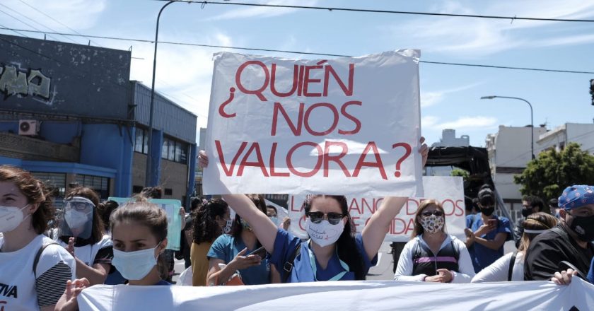 Enfermeras protestan en el Garrahan por discriminación de género y salarios insuficientes: “Si una postulante es mujer, preguntan si tiene hijos y quién los cuida»