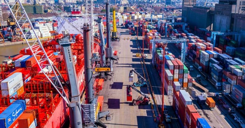 Vuelve la amenaza de cierre de la Terminal 5 y los portuarios van a una huelga para defender los empleos