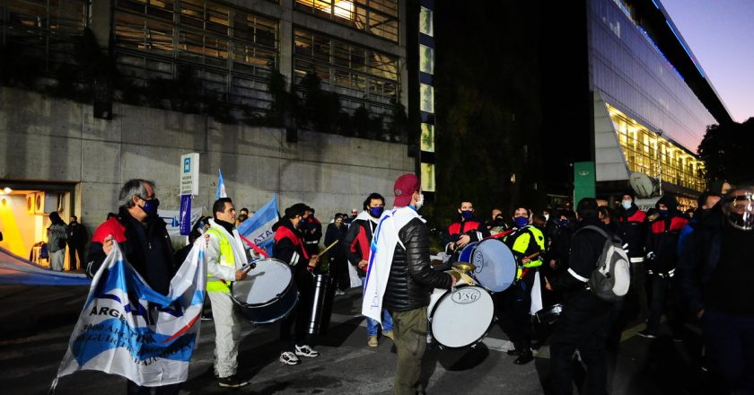 Trabajadores de Latam no se rinden y marcharán por el centro porteño «en defensa de los empleos»