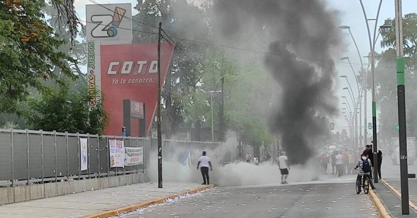 Personal de seguridad de COTO golpeó a una delegada que reclamaba el bono para los mercantiles