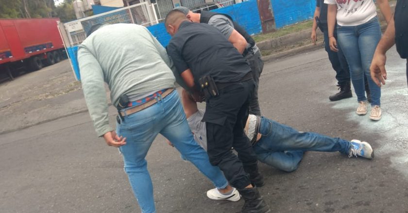 Trabajador detenido en protesta por un despido en Danone