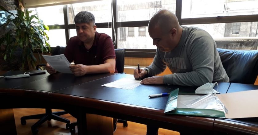 Los lecheros subieron a Moyano al ring en su pelea con Danone que amenaza con irse del país