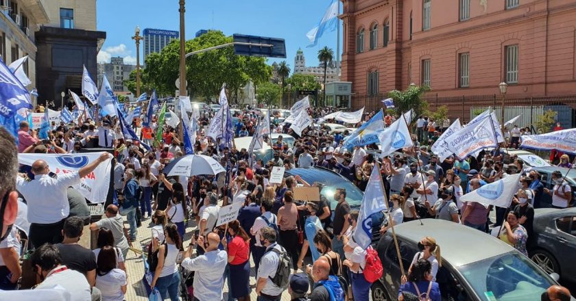 Los gremios aeronáuticos van por aumento en Aerolíneas Argentinas y se preparan para otro chispazo con Fernández