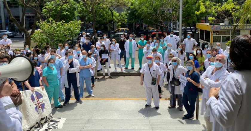 Médicos porteños presionan al sindicato por aumento salarial del 100% y amenazan con sobrepasarlo con acciones directas