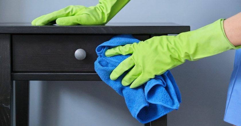 Oficializan el aumento y el bono para el personal de casas particulares