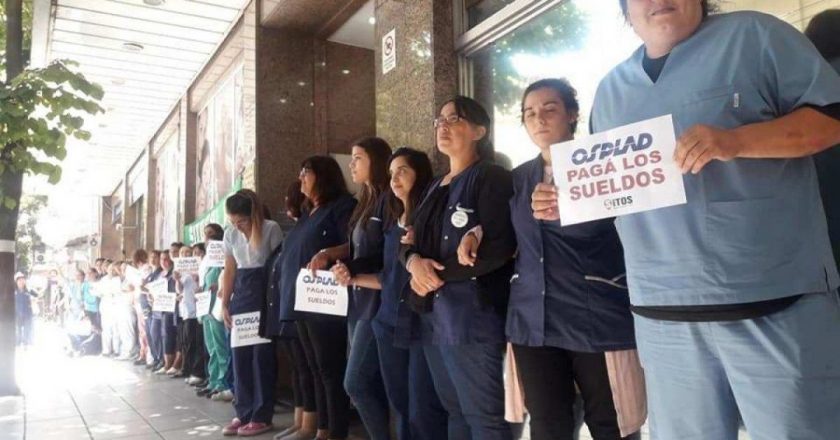 Sin paritarias en 2020 y con deudas salariales, paralizan por 48 horas la obra social que controlan los gremios docentes