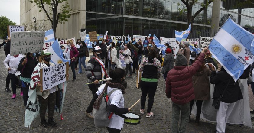 Los enfermeros porteños llevan su protesta a la casa de Larreta y anuncian un acampe en la 9 de Julio
