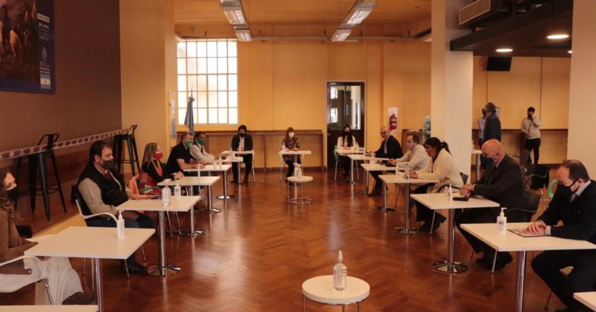 Cumbre entre Andrés Rodríguez y Cafiero empieza a desandar la paritaria estatal