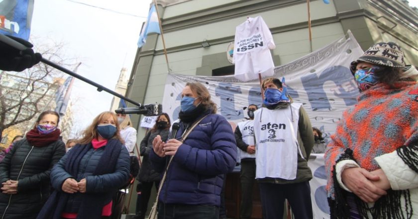 Docentes inician ayuno en Casa de Gobierno de Neuquén en reclamo de paritarias