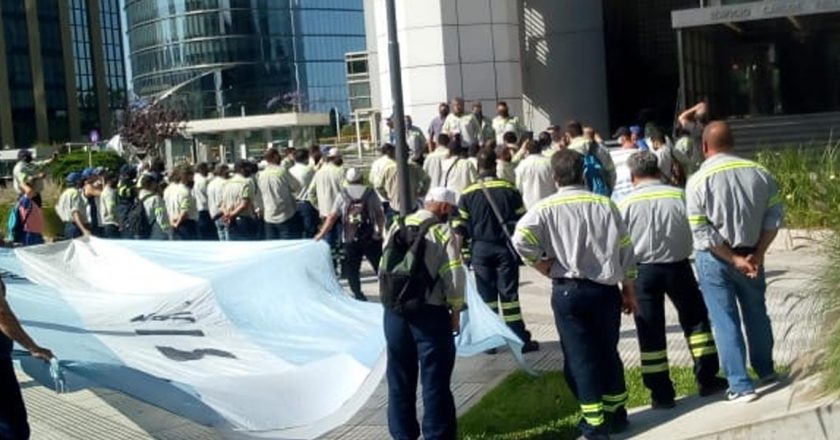 Metalúrgicos movilizaron contra el recorte salarial del Grupo Techint que los dejó «bajo la línea de pobreza»